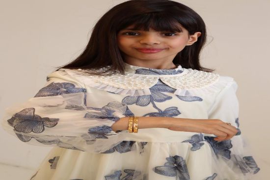 صورة فستان بيج تل بربطة العنق المزينه بالؤلؤ